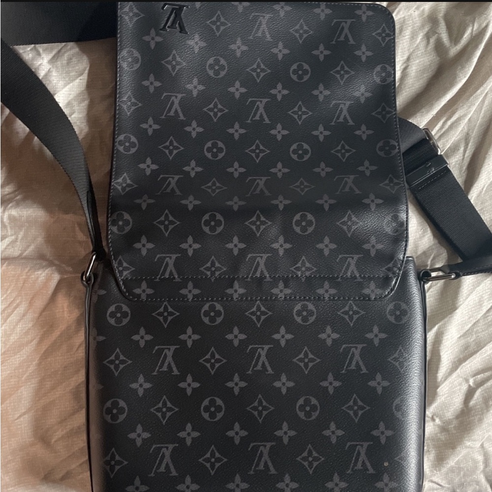 Black Louis Vuitton Messenger Bag - Picture 6 of 7